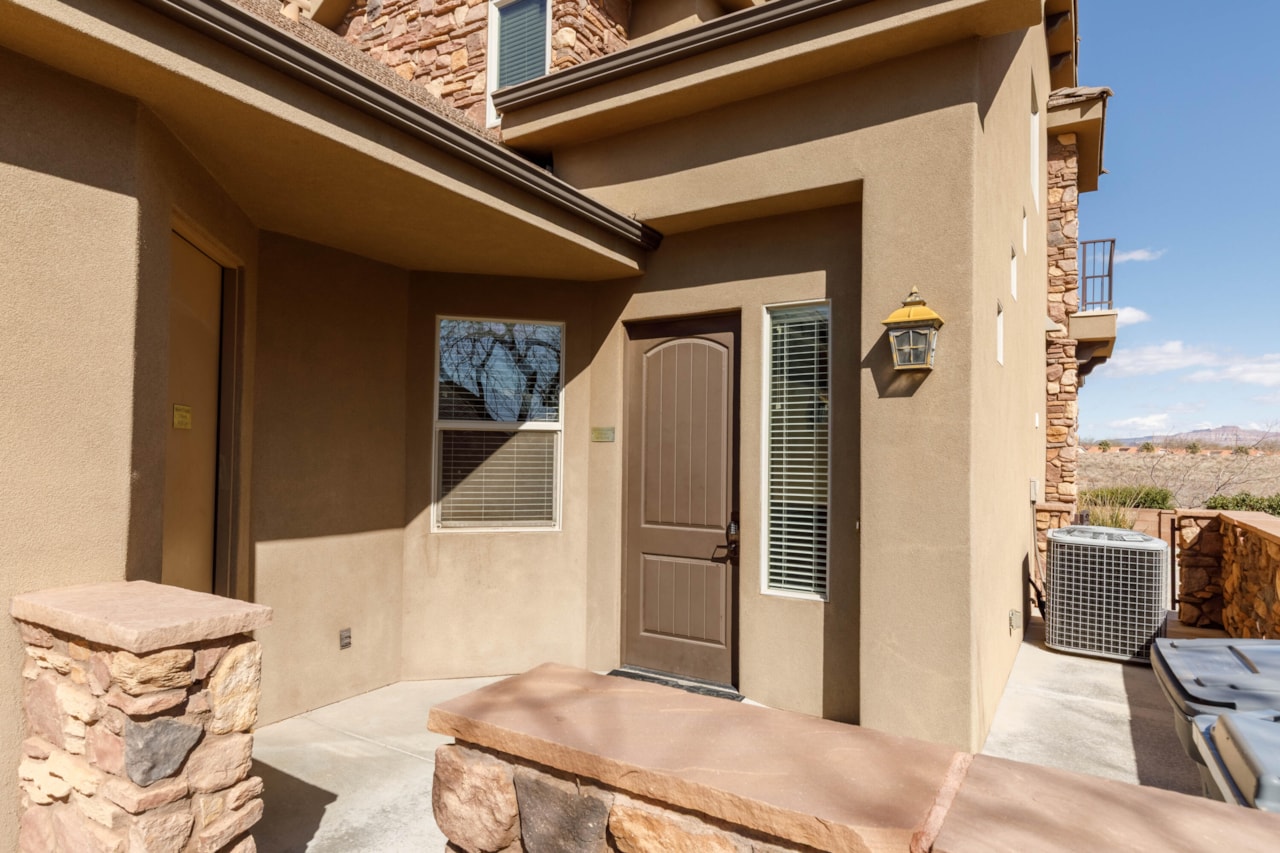 2018 N Pebble Beach DR Washington, UT 84780 home for sale, MLS#25-259540 - Erika Rogers Photo 4