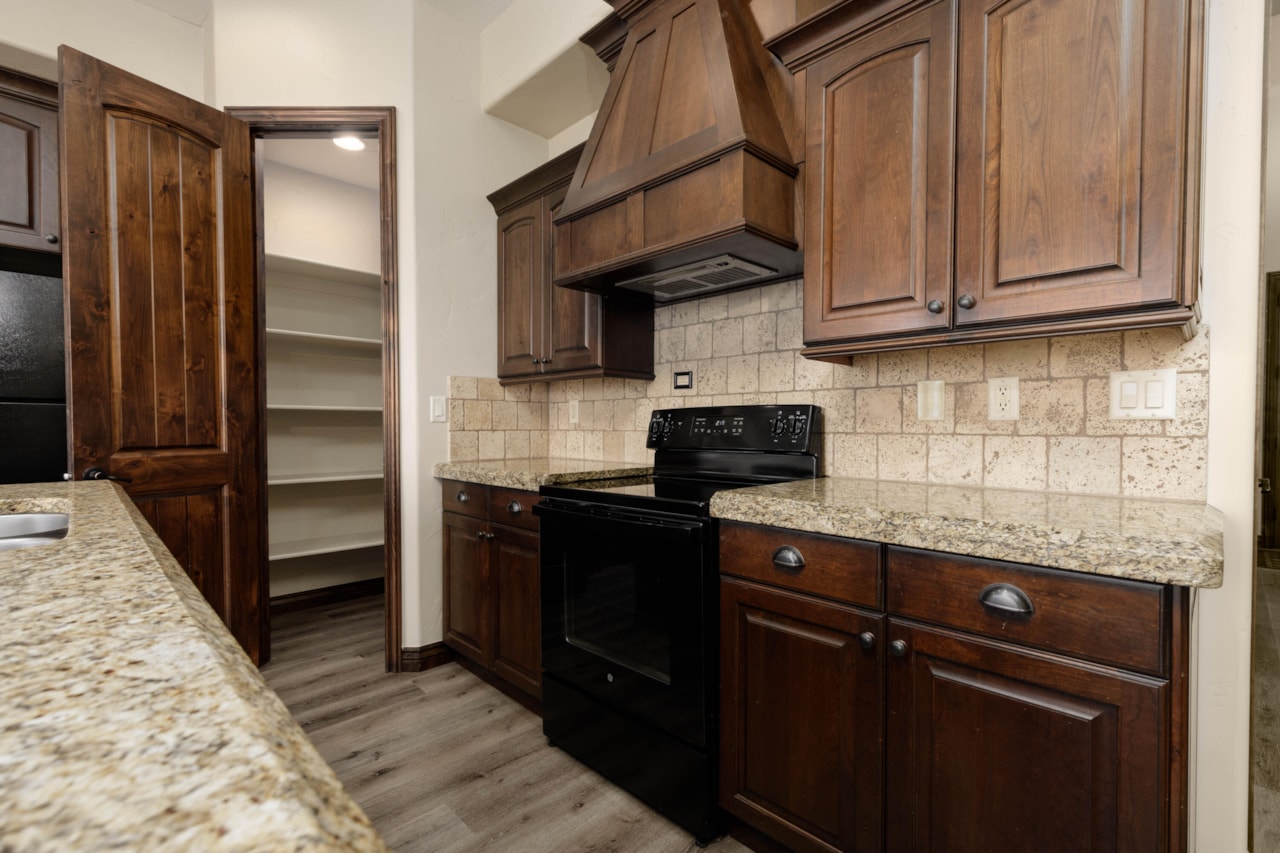 2020 N Pebble Beach DR Washington, UT 84780 home for sale, MLS#25-259597 - Erika Rogers Photo 9