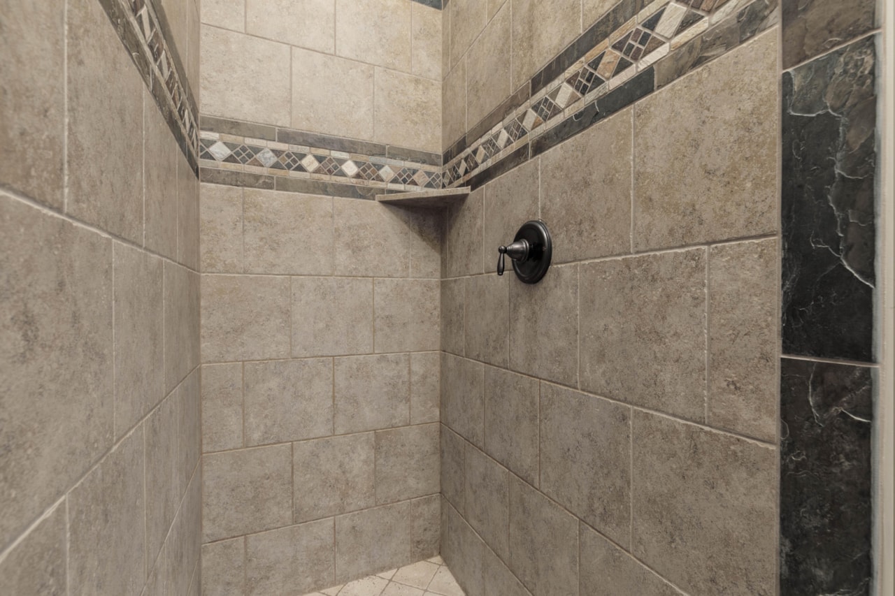 2018 N Pebble Beach DR Washington, UT 84780 home for sale, MLS#25-259540 - Erika Rogers Photo 9