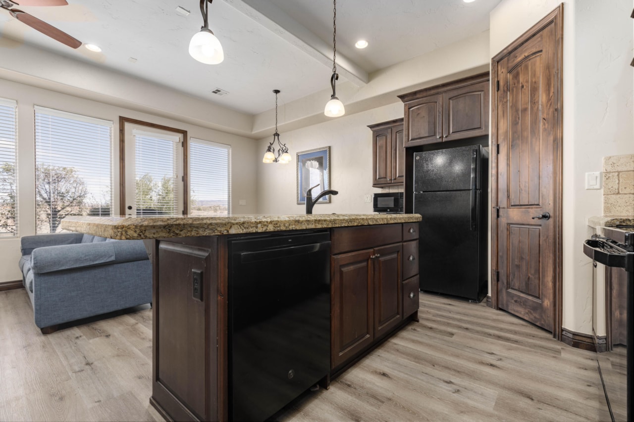 2020 N Pebble Beach DR Washington, UT 84780 home for sale, MLS#25-259597 - Erika Rogers Photo 10