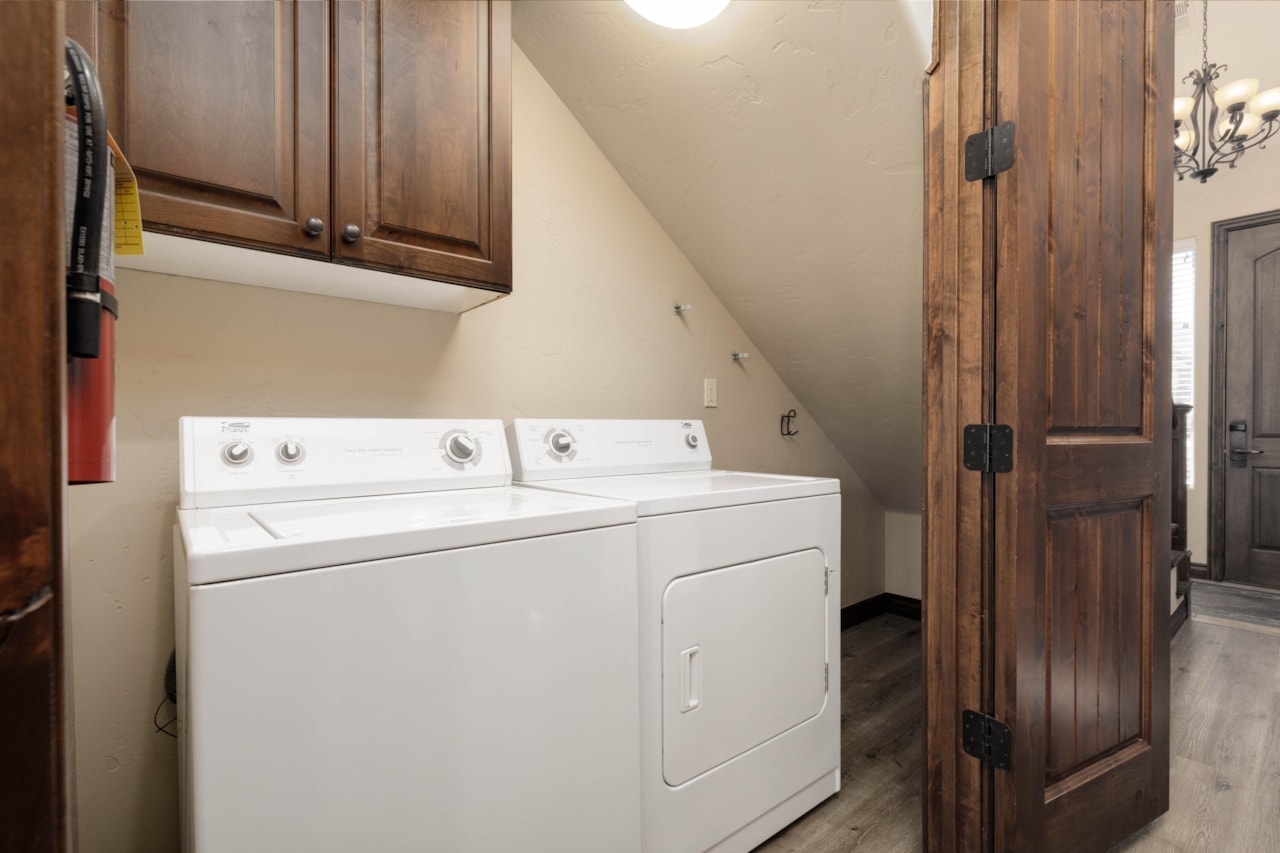 2018 N Pebble Beach DR Washington, UT 84780 home for sale, MLS#25-259540 - Erika Rogers Photo 18