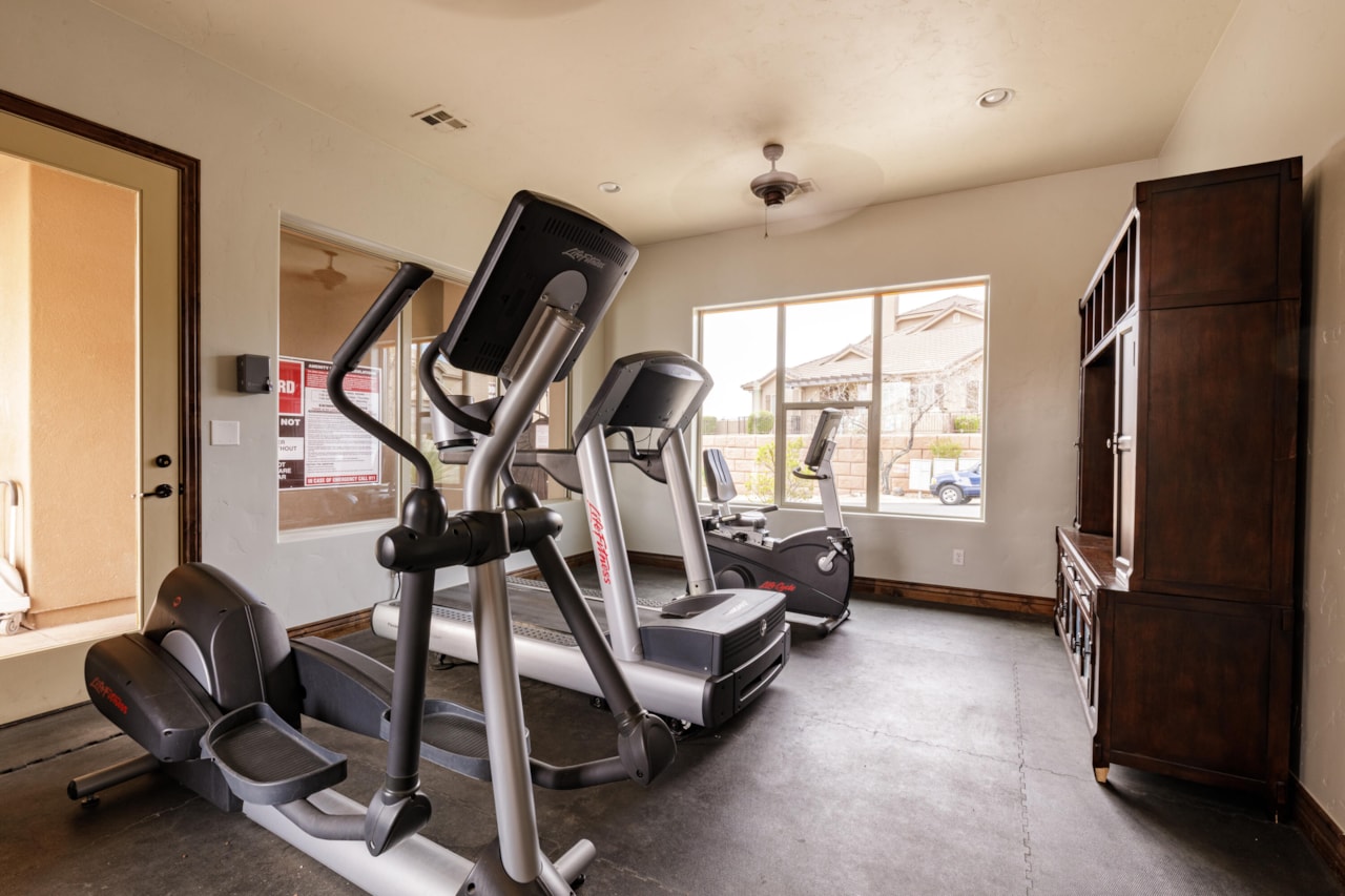 2018 N Pebble Beach DR Washington, UT 84780 home for sale, MLS#25-259540 - Erika Rogers Photo 33