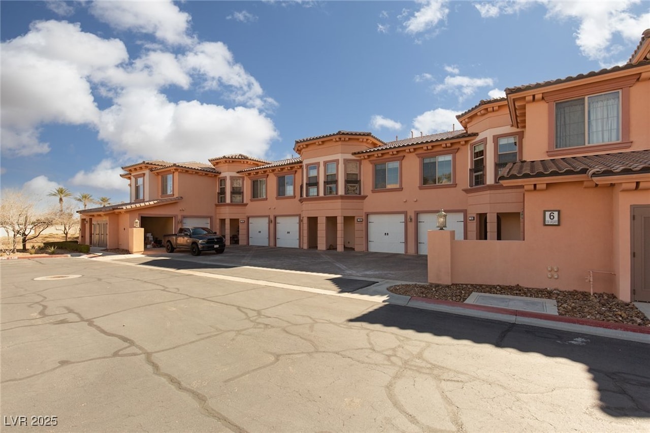 6 Via Vasari #105 Henderson, NV 89011 | MLS 2669876