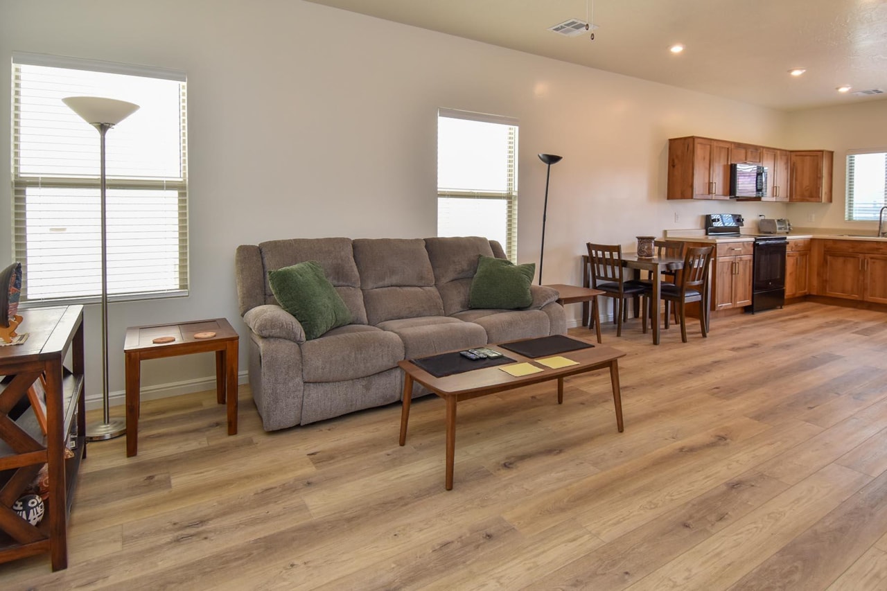 363 S Deep Creek DR Washington, UT 84780 home for sale, MLS#25-260139 - Erika Rogers Photo 6