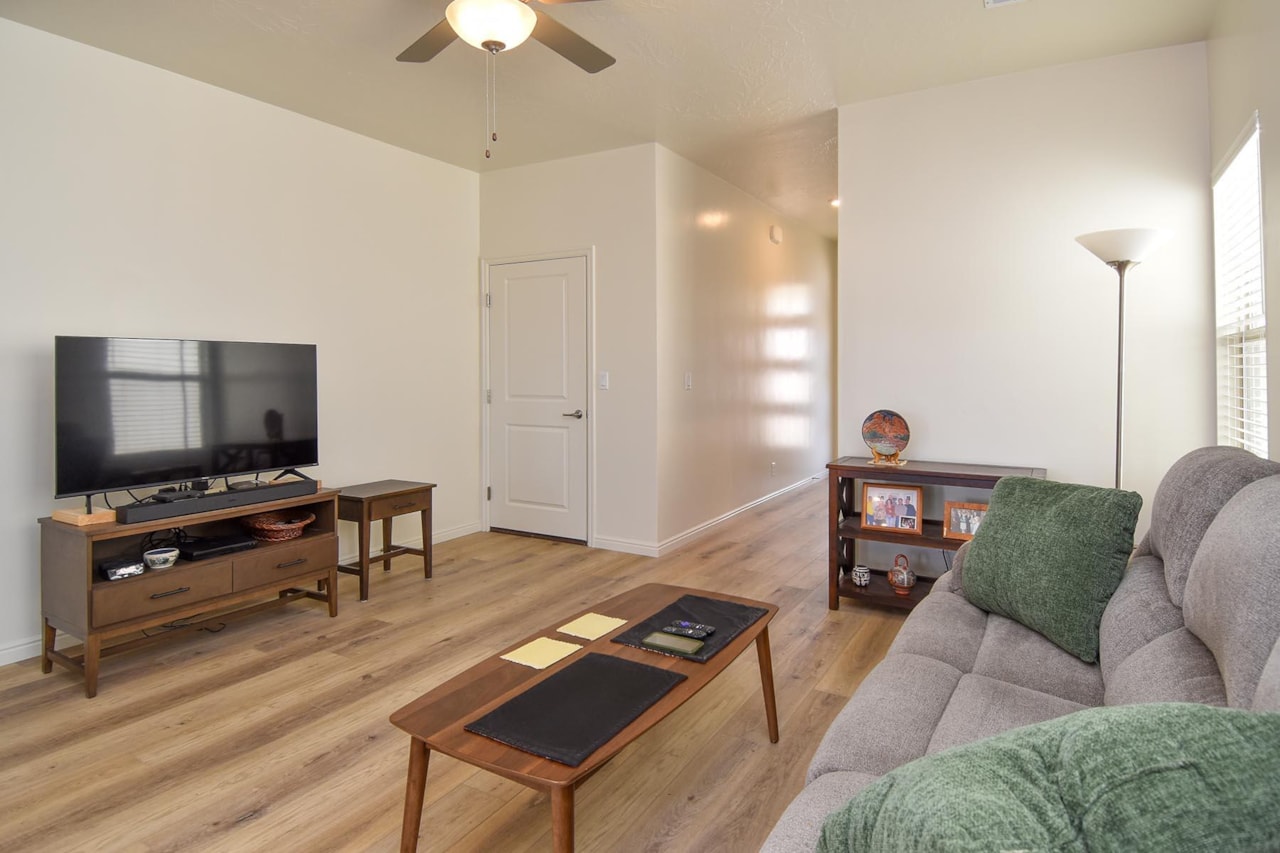 363 S Deep Creek DR Washington, UT 84780 home for sale, MLS#25-260139 - Erika Rogers Photo 8