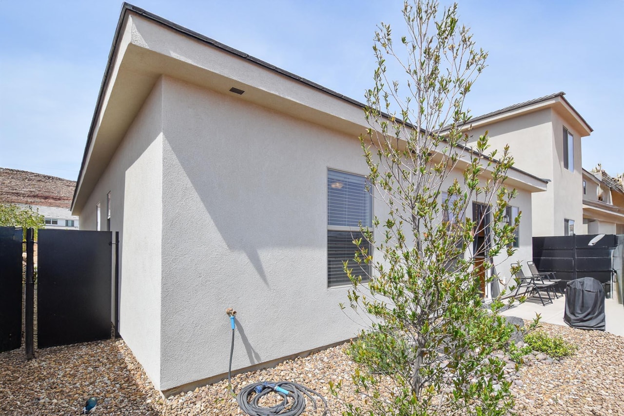 363 S Deep Creek DR Washington, UT 84780 home for sale, MLS#25-260139 - Erika Rogers Photo 23