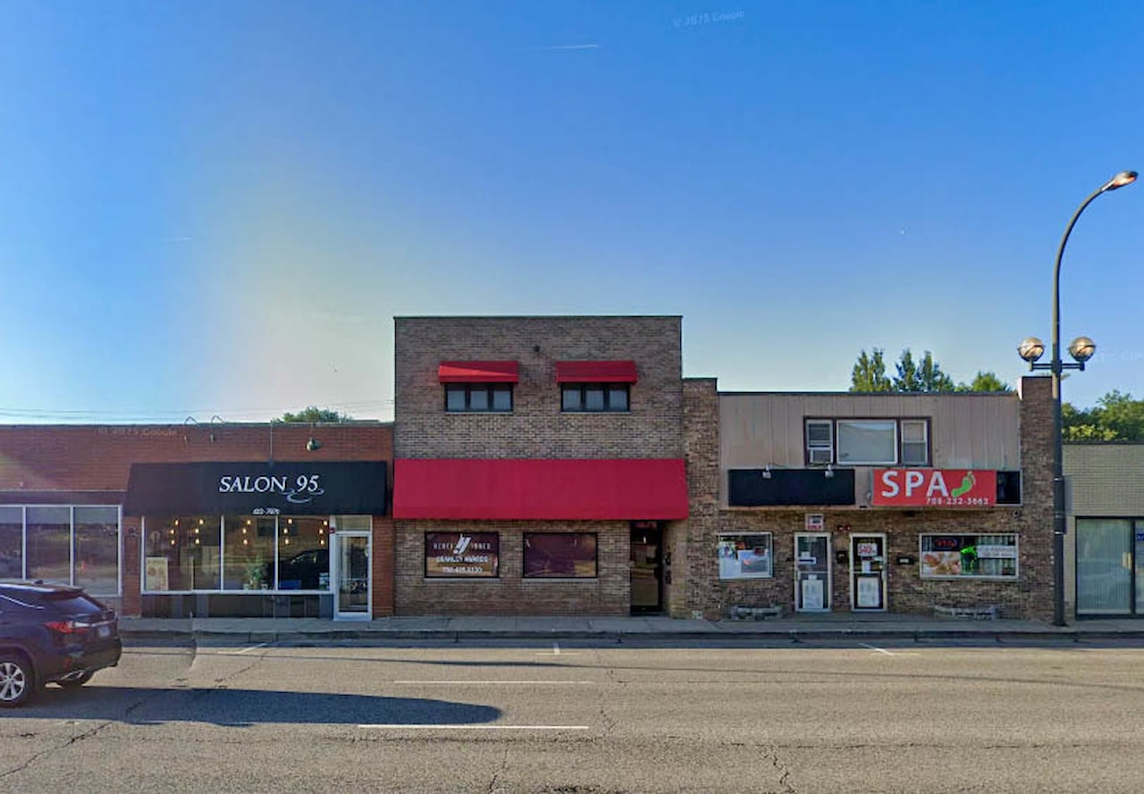 MLS# 12334834at 4921 W 95th St Oak Lawn 60453 Offered for $515,000