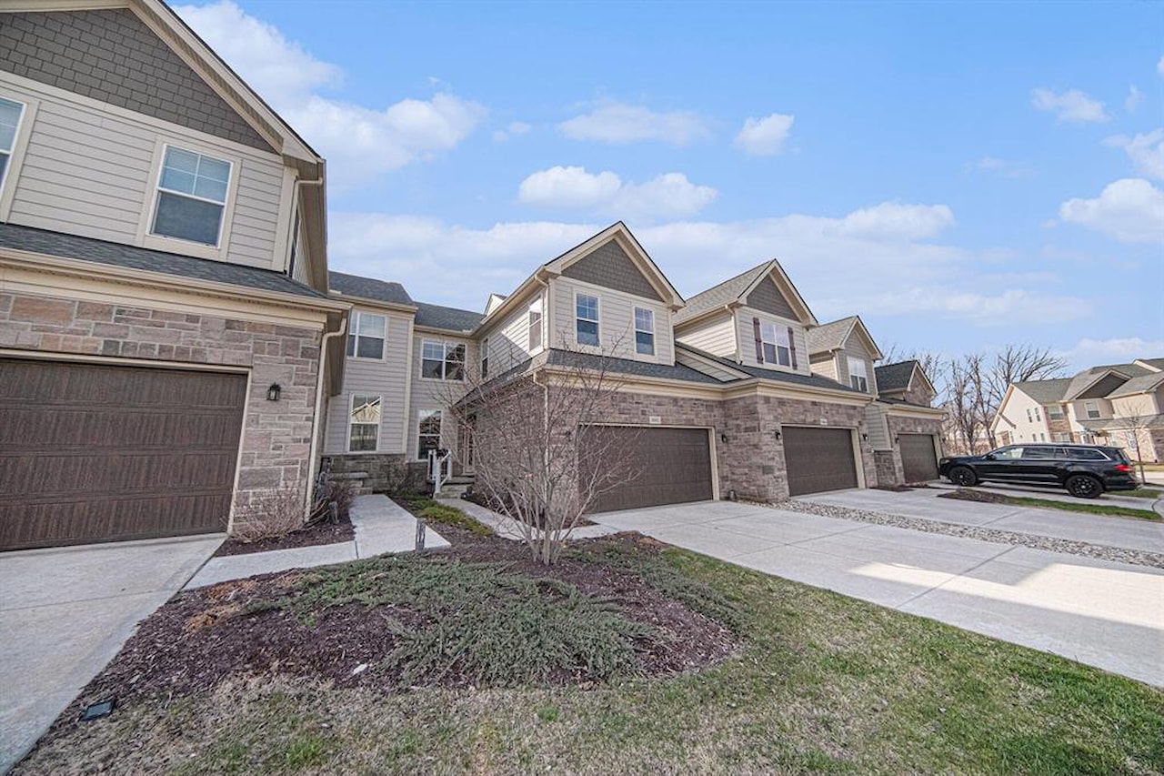 3092 N Spurway Dr in Ann Arbor, MI Photo 2
