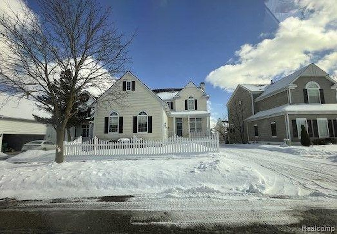 1219 Portsmouth Dr in Marion Twp, MI