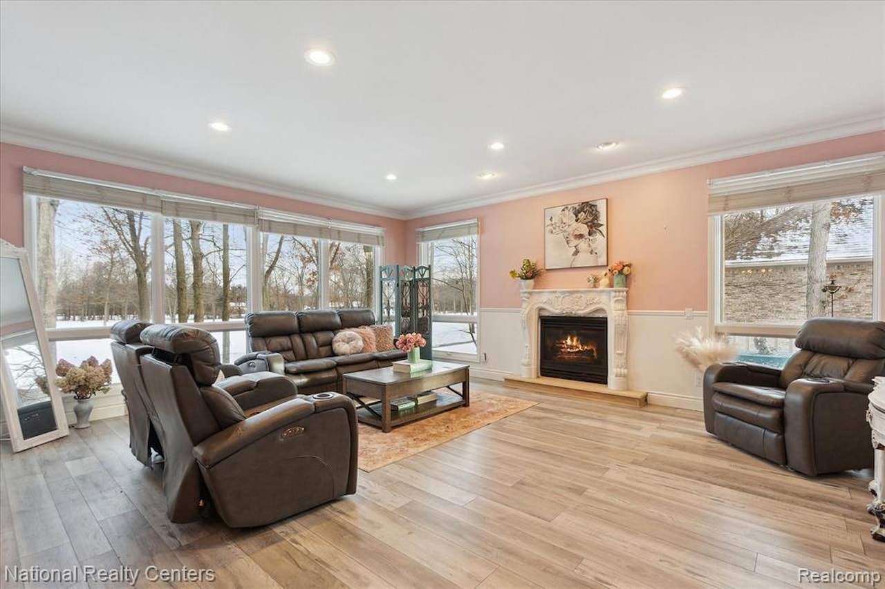 1449 Gleneagles in Highland Twp, MI Photo 11