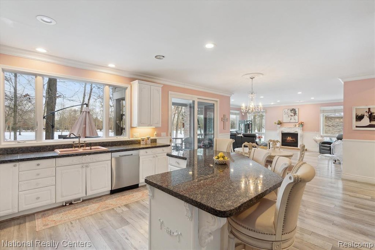 1449 Gleneagles in Highland Twp, MI Photo 14
