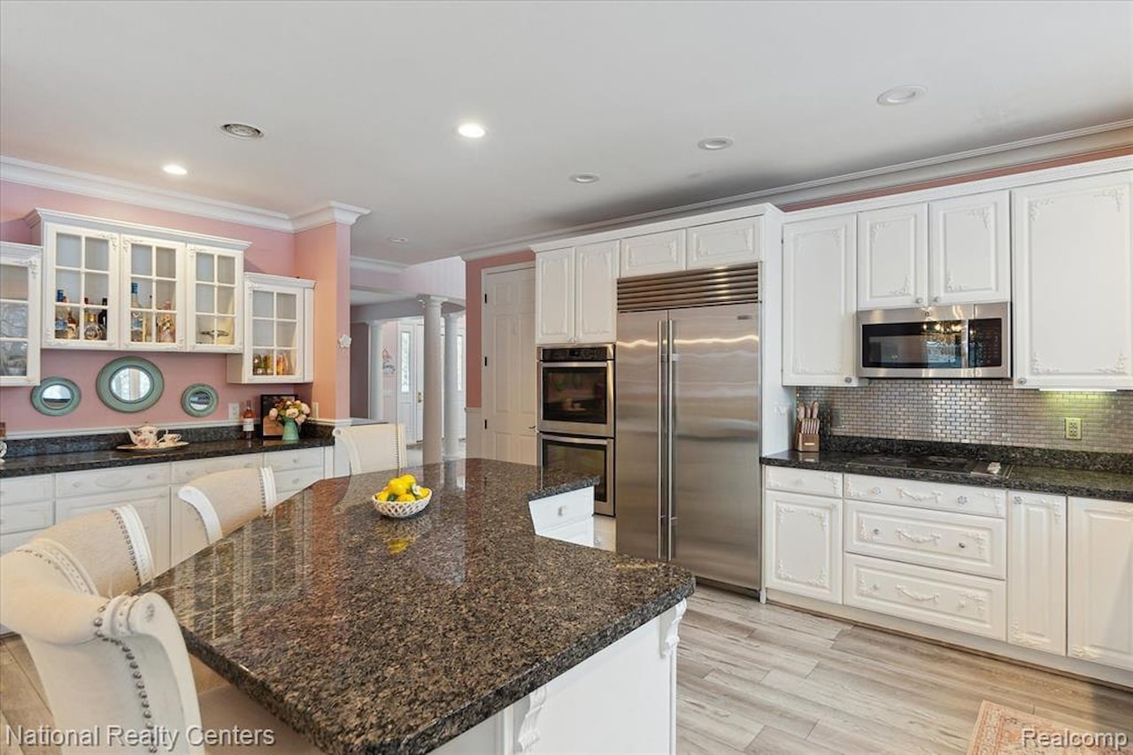 1449 Gleneagles in Highland Twp, MI Photo 15