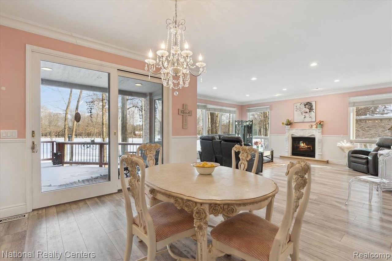 1449 Gleneagles in Highland Twp, MI Photo 16