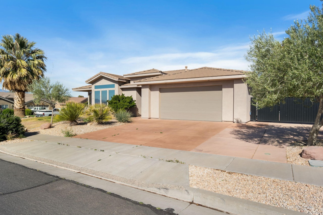 3523 Desert Hills DR St George, UT 84790 home for sale, MLS#25-258423 - Erika Rogers Photo 3