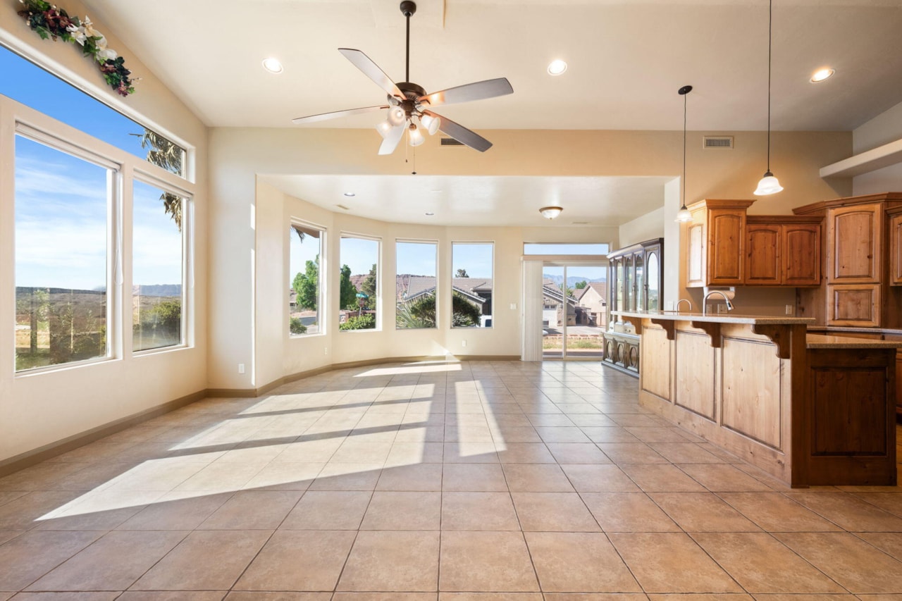 3523 Desert Hills DR St George, UT 84790 home for sale, MLS#25-258423 - Erika Rogers Photo 6