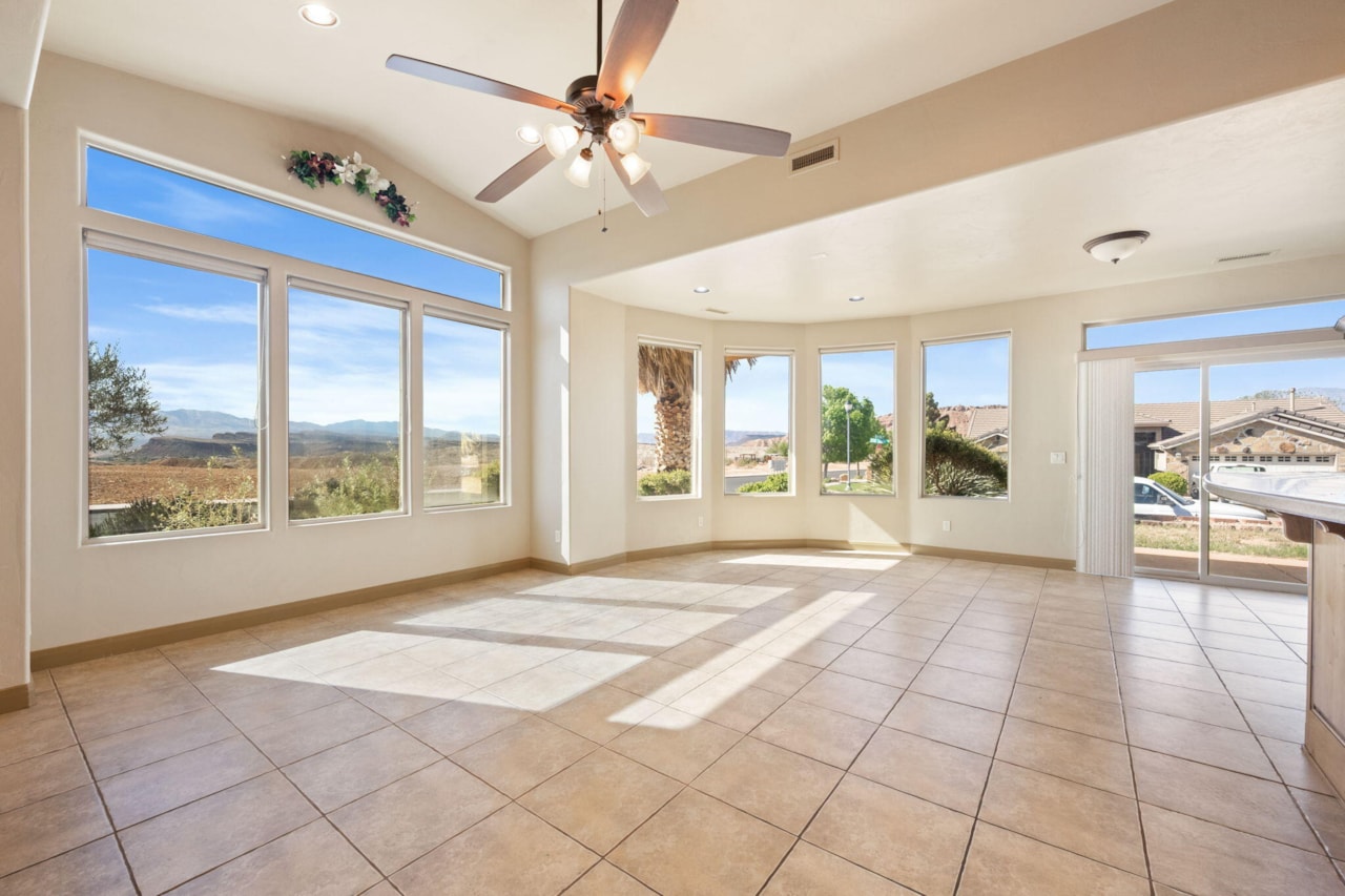 3523 Desert Hills DR St George, UT 84790 home for sale, MLS#25-258423 - Erika Rogers Photo 7