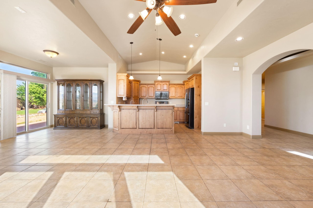 3523 Desert Hills DR St George, UT 84790 home for sale, MLS#25-258423 - Erika Rogers Photo 10