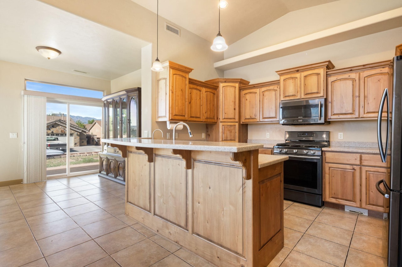 3523 Desert Hills DR St George, UT 84790 home for sale, MLS#25-258423 - Erika Rogers Photo 11