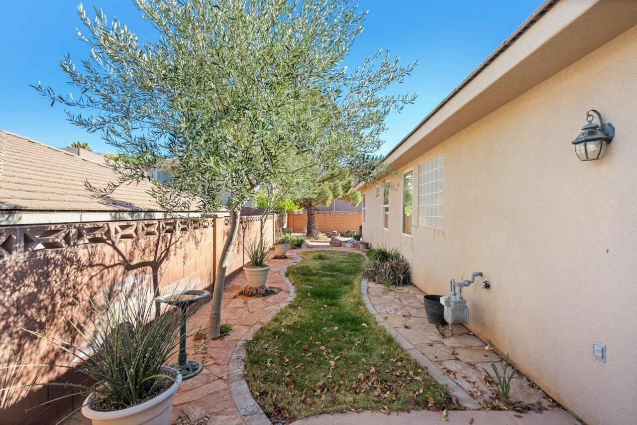 3523 Desert Hills DR St George, UT 84790 home for sale, MLS#25-258423 - Erika Rogers Photo 30