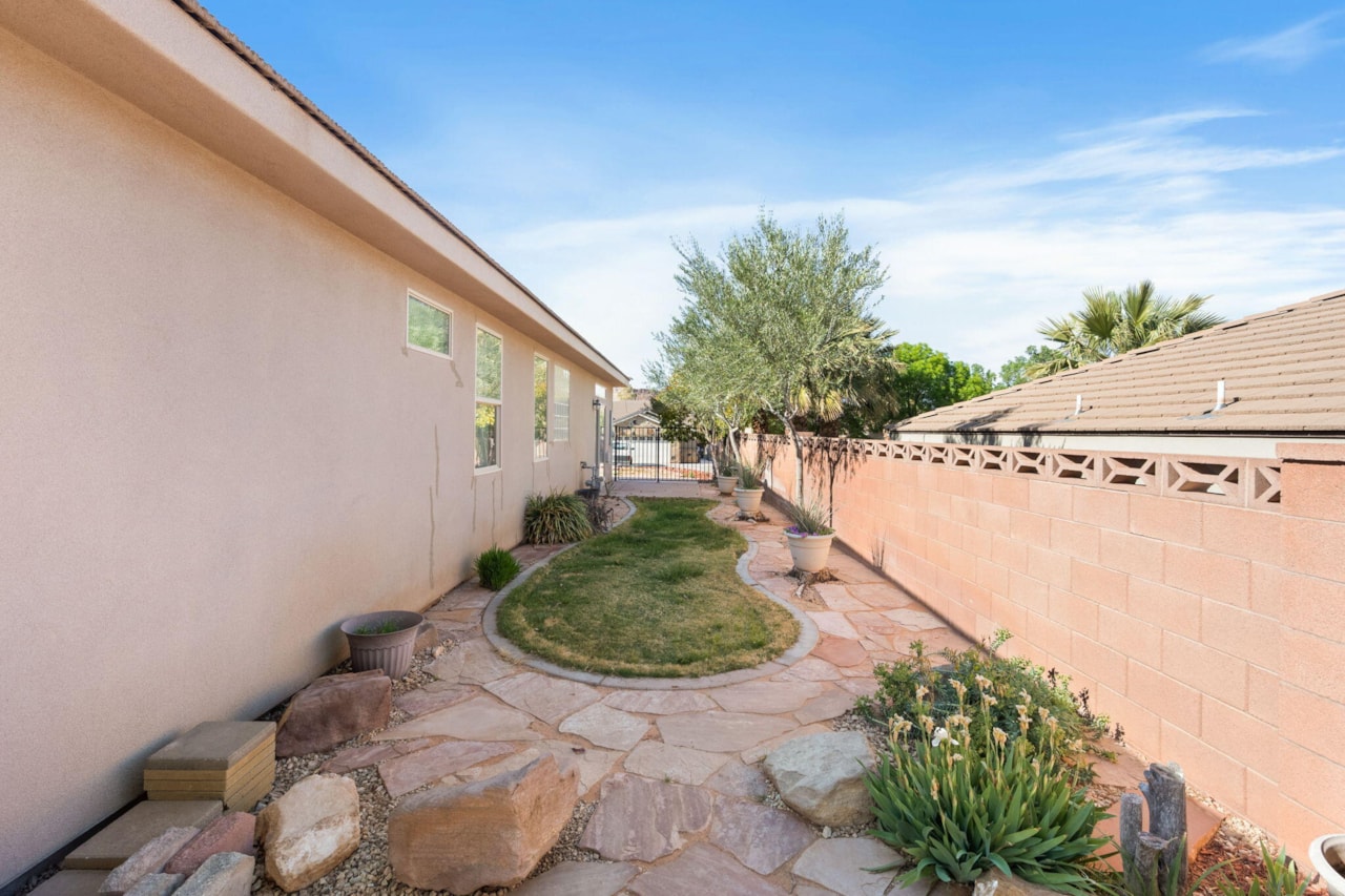 3523 Desert Hills DR St George, UT 84790 home for sale, MLS#25-258423 - Erika Rogers Photo 31
