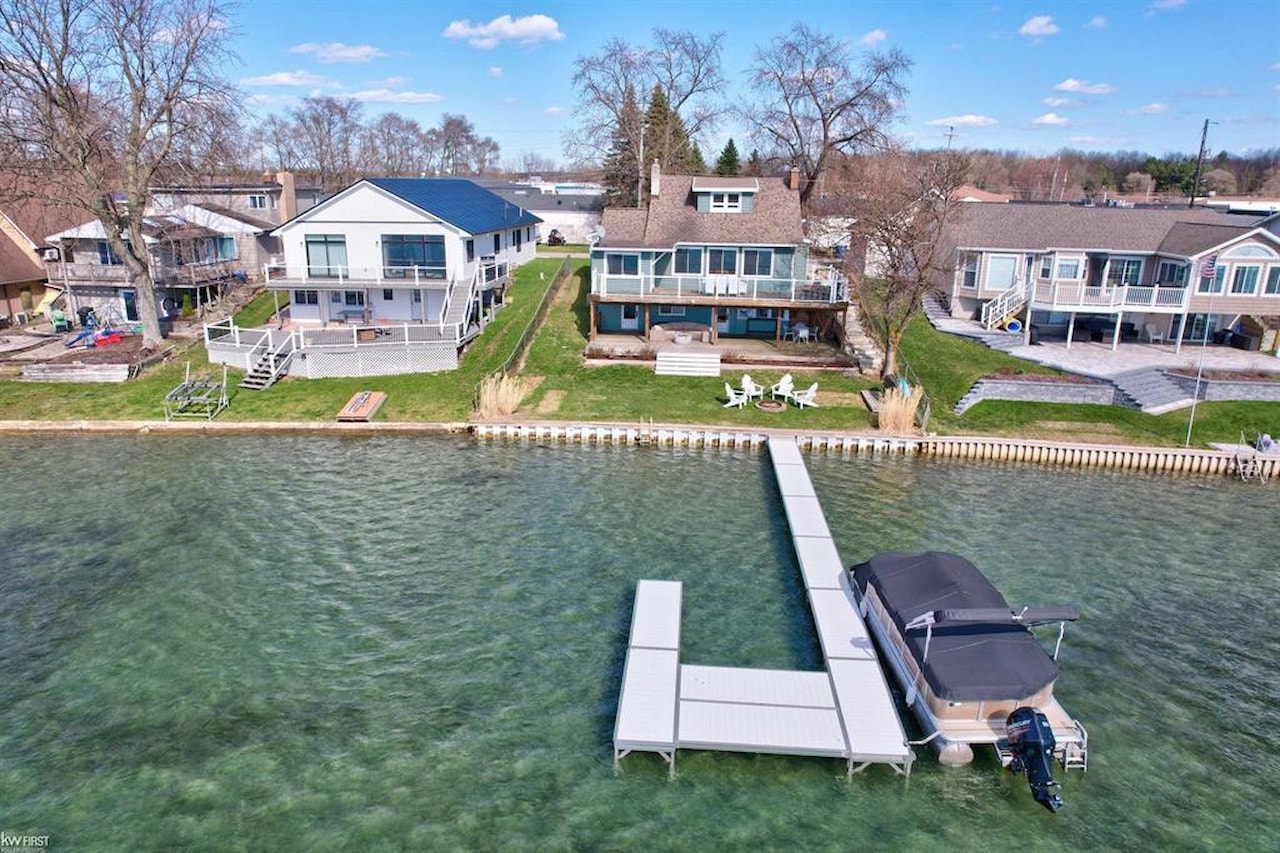 14252 Dartmouth Dr in Fenton Twp, MI Photo 5