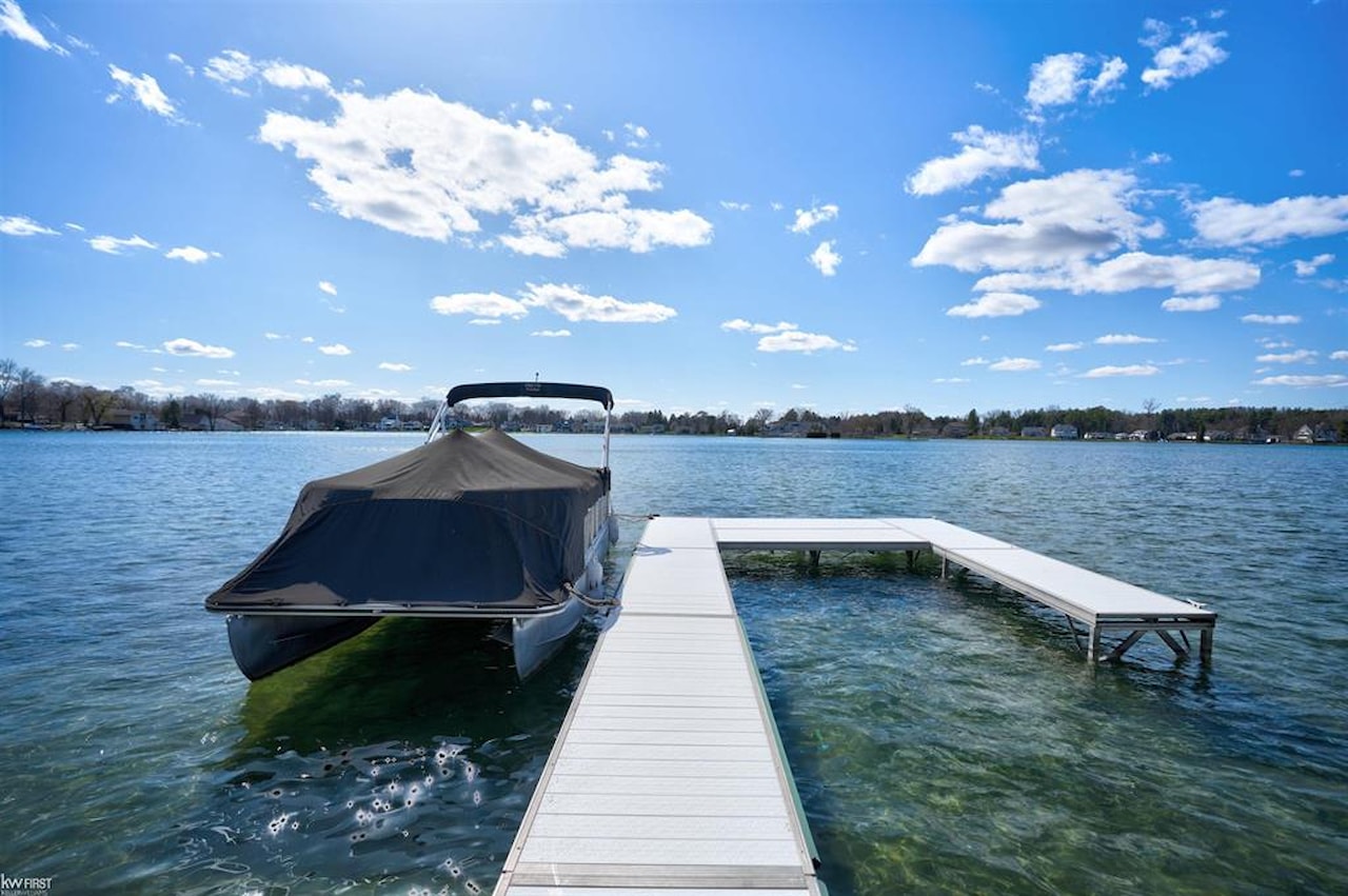 14252 Dartmouth Dr in Fenton Twp, MI Photo 7