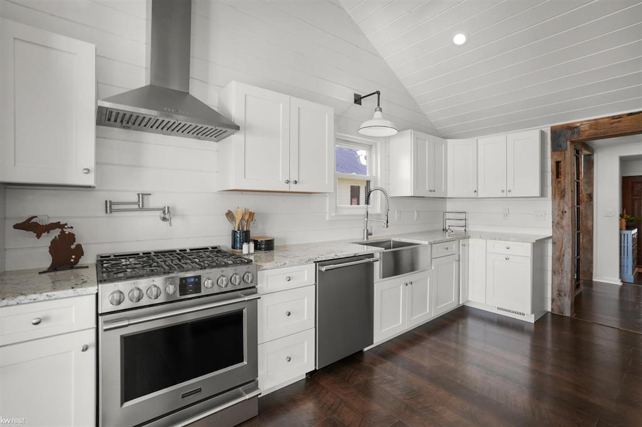 14252 Dartmouth Dr in Fenton Twp, MI Photo 21