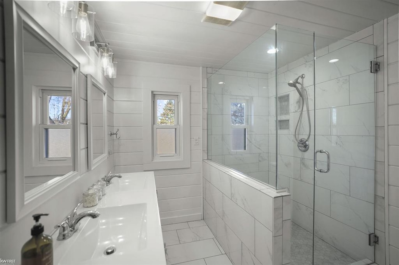 14252 Dartmouth Dr in Fenton Twp, MI Photo 43