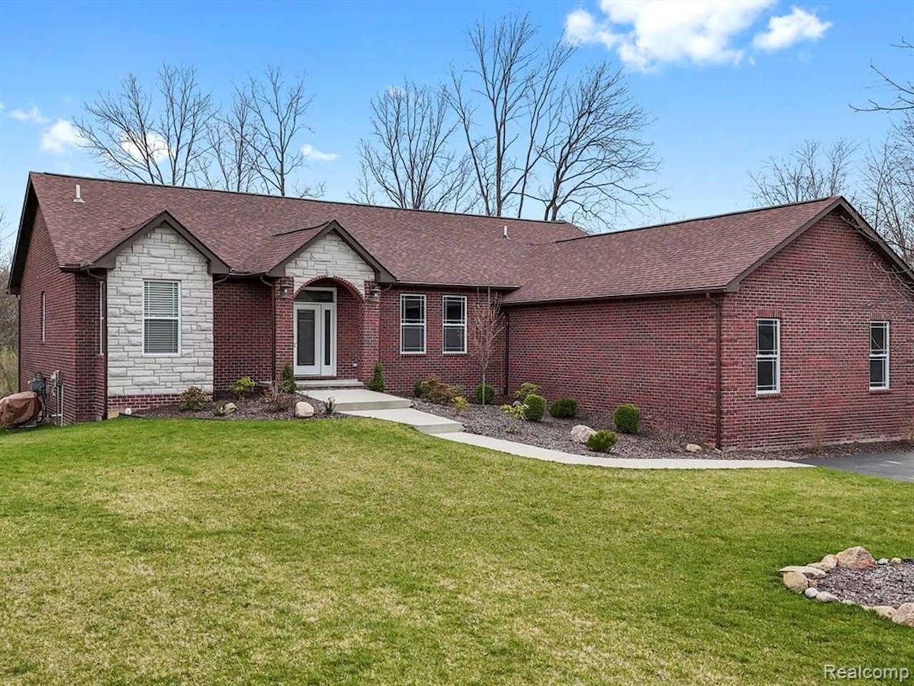 6750 Sunset Dr in Salem Twp, MI