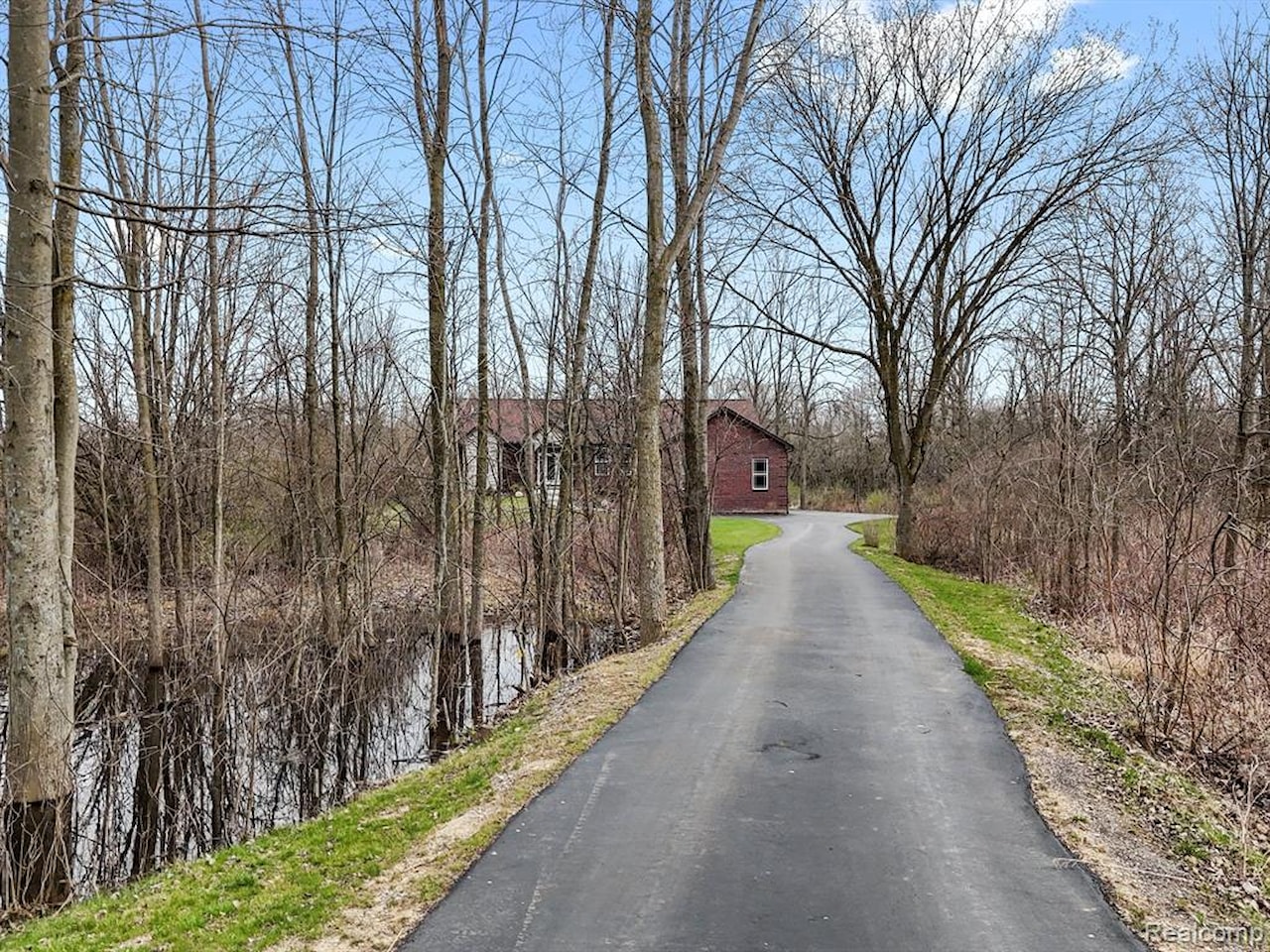 6750 Sunset Dr in Salem Twp, MI Photo 37