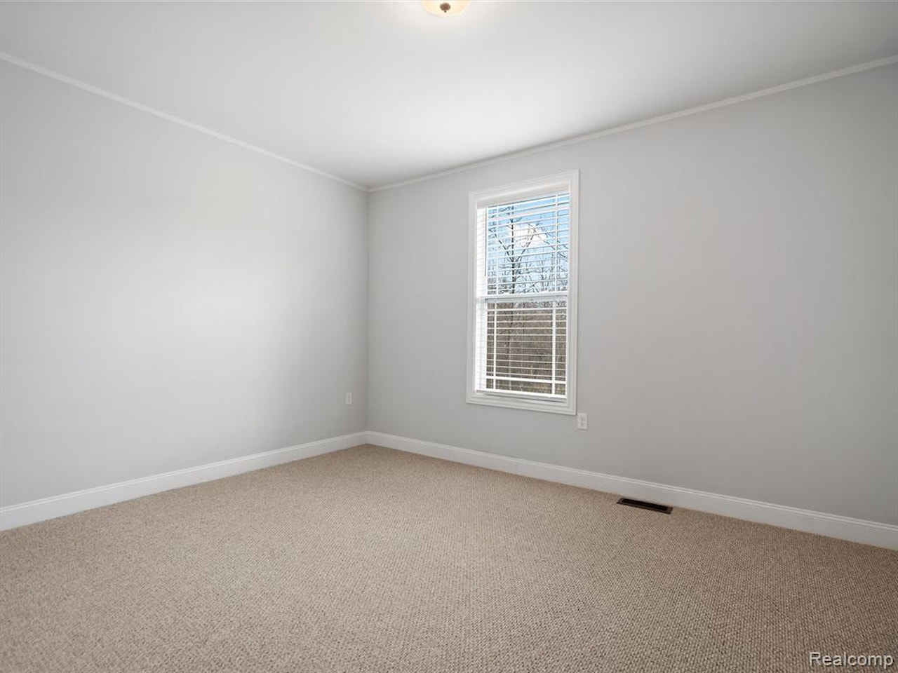 6750 Sunset Dr in Salem Twp, MI Photo 18