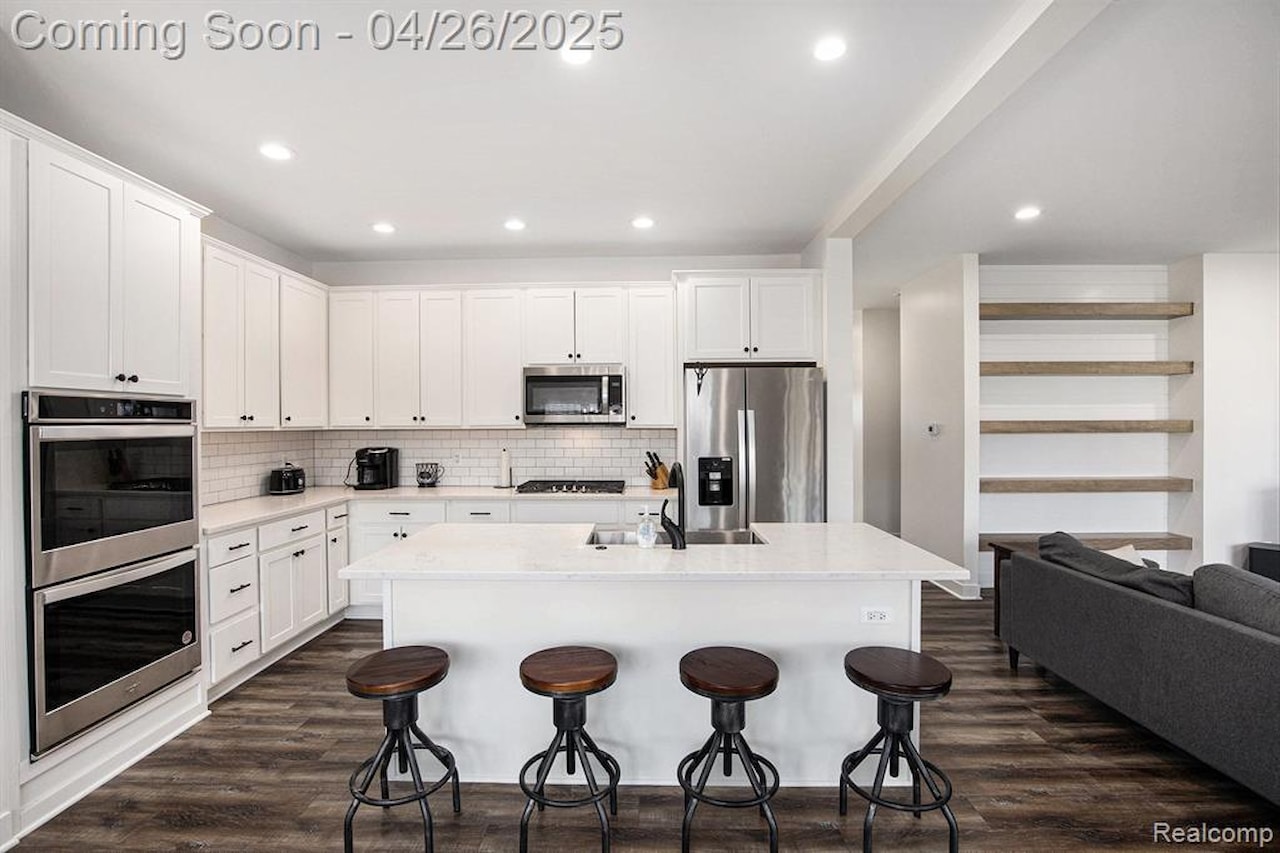 8315 Pleasant Ct in Goodrich Vlg, MI Photo 6