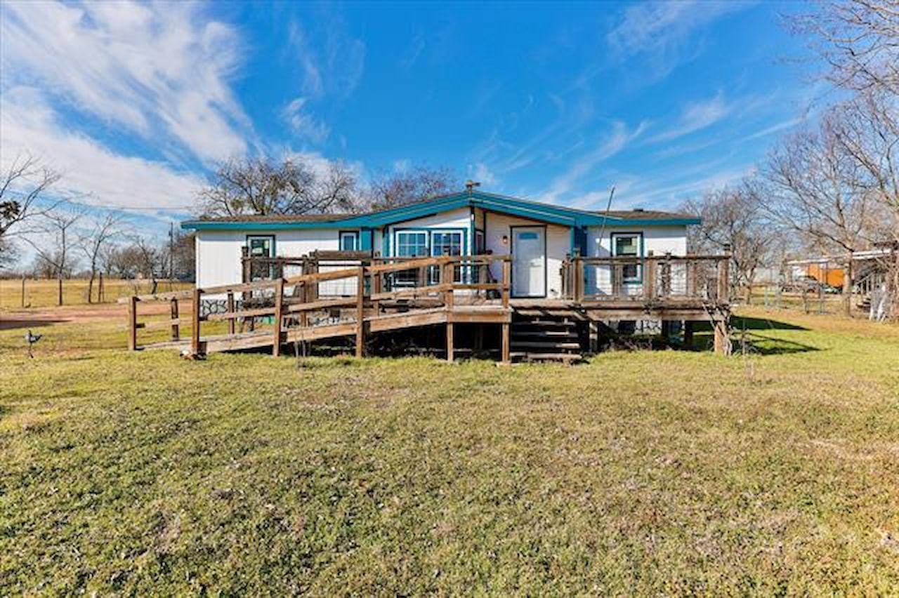 8717 Skyline Drive Joshua, TX 76058 | MLS 20810146