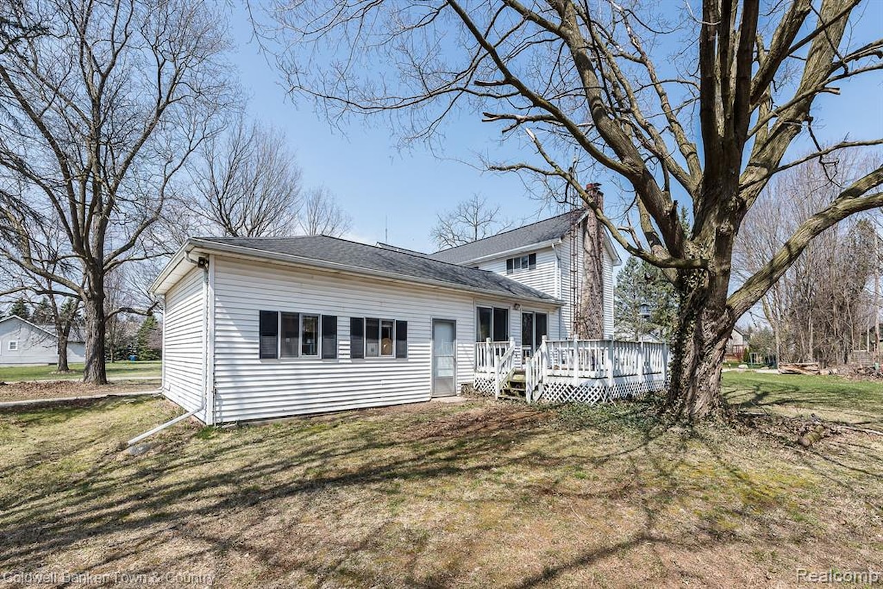 5185 Lobdell Rd in Tyrone Twp, MI Photo 3