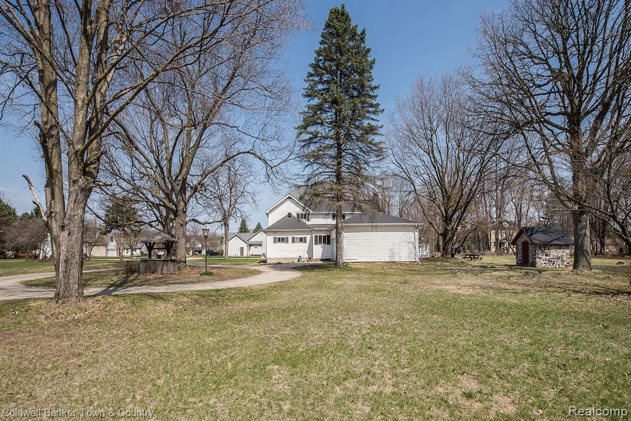 5185 Lobdell Rd in Tyrone Twp, MI Photo 4