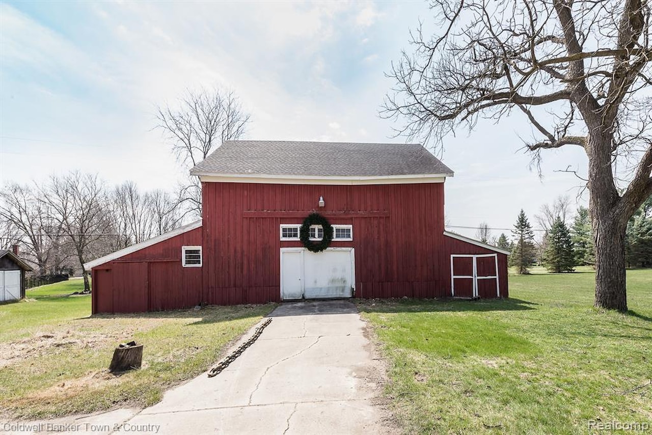 5185 Lobdell Rd in Tyrone Twp, MI Photo 5