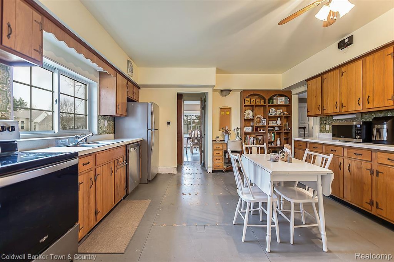 5185 Lobdell Rd in Tyrone Twp, MI Photo 9