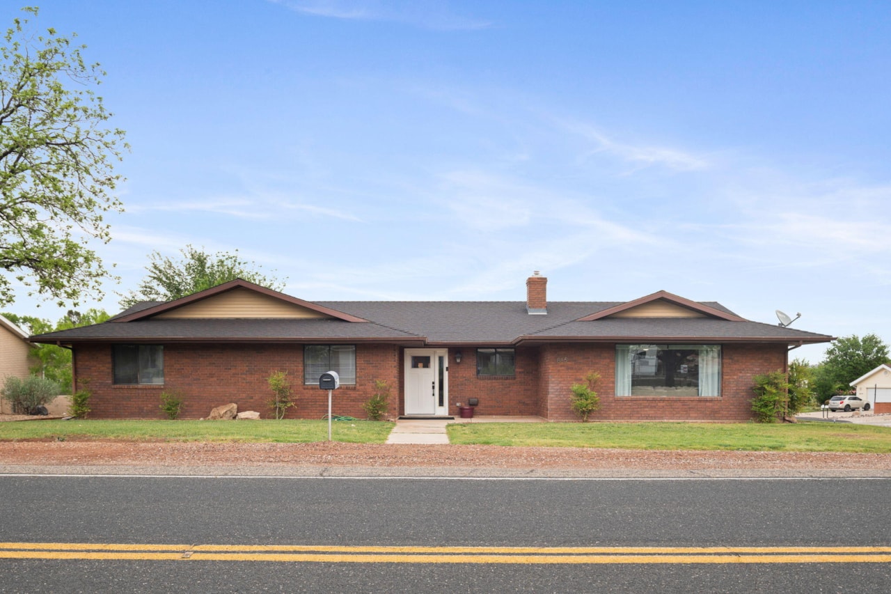 885 E Fort Pierce DR St George, UT 84790 home for sale, MLS#25-260553 - Erika Rogers