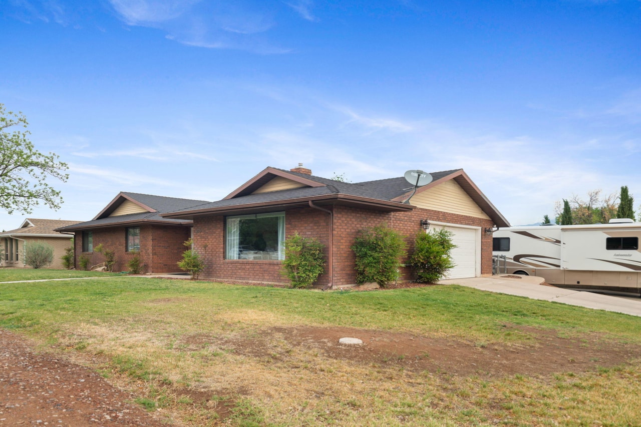 885 E Fort Pierce DR St George, UT 84790 home for sale, MLS#25-260553 - Erika Rogers Photo 3