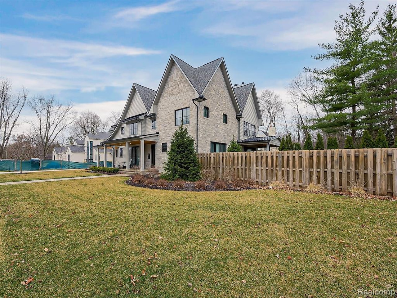 1563 Lakeside Dr in Birmingham, MI Photo 51