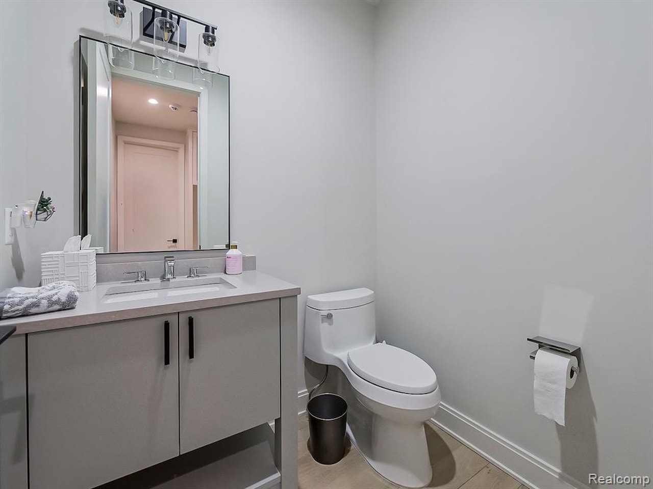1563 Lakeside Dr in Birmingham, MI Photo 18