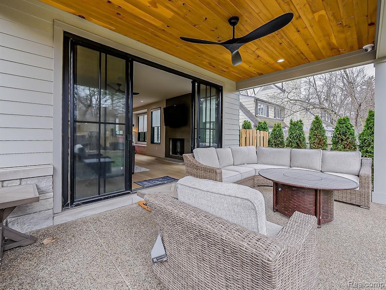 1563 Lakeside Dr in Birmingham, MI Photo 48