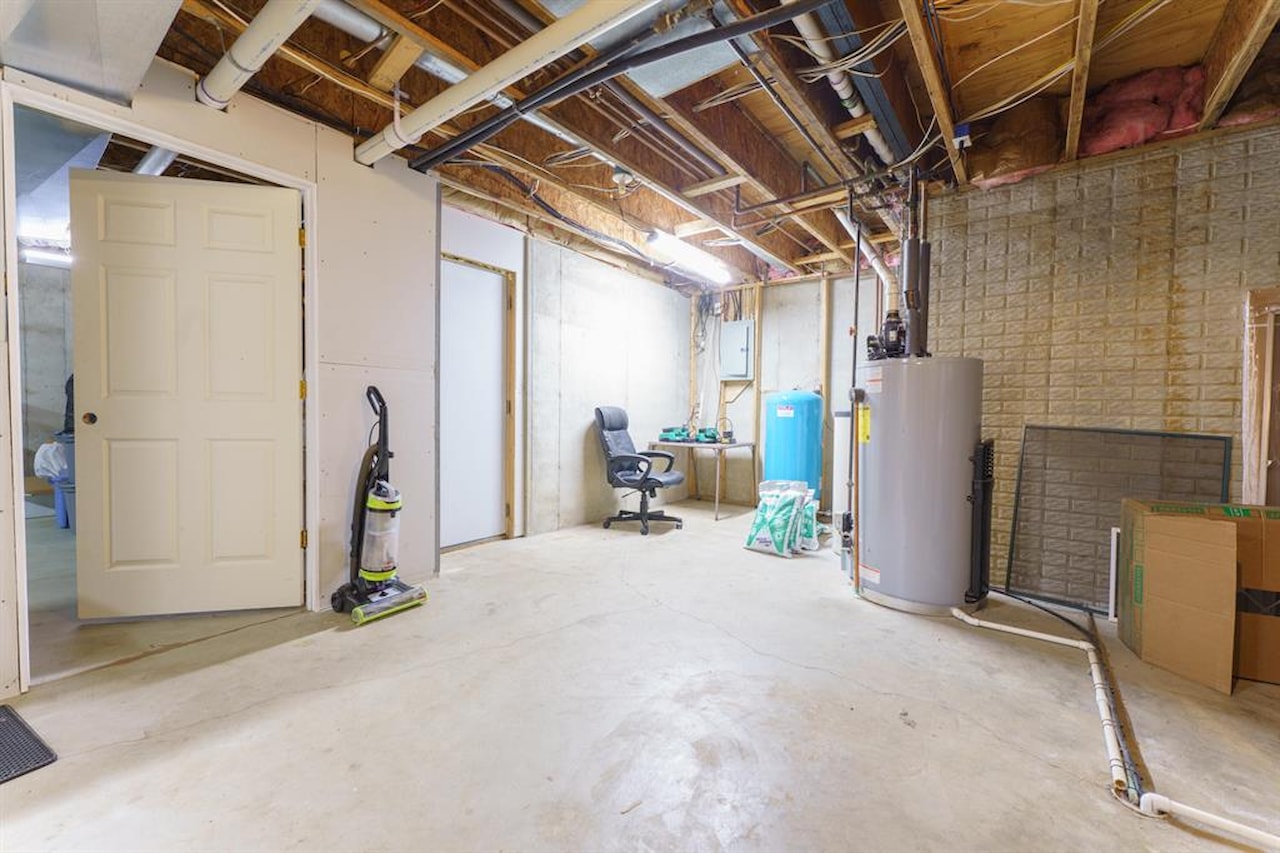 6310 Stofer Rd in Dexter Twp, MI Photo 48