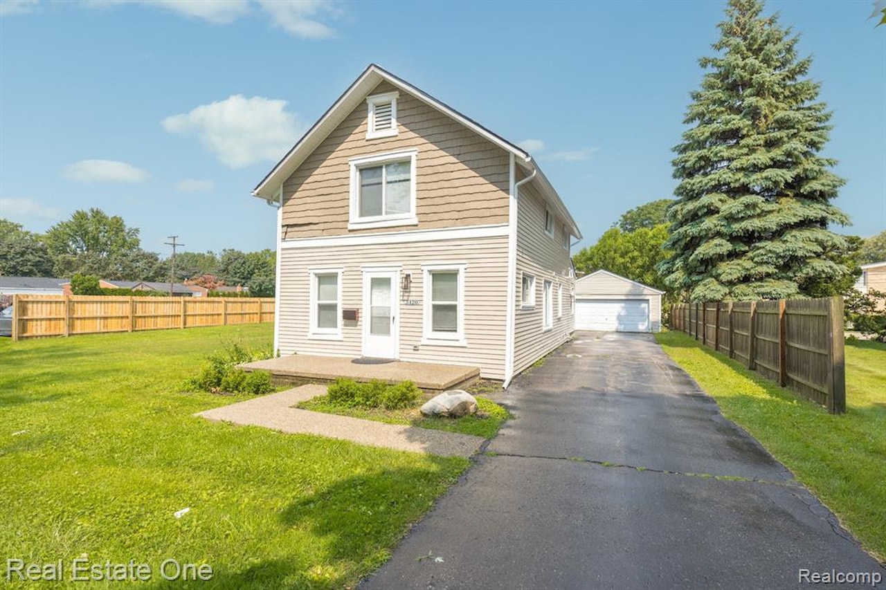 3420 Fairmont Rd in Royal Oak, MI