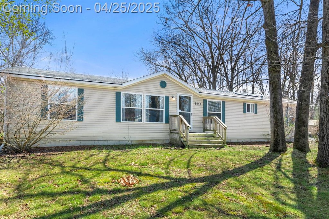 6545 Hiller Ave in Hamburg Twp, MI