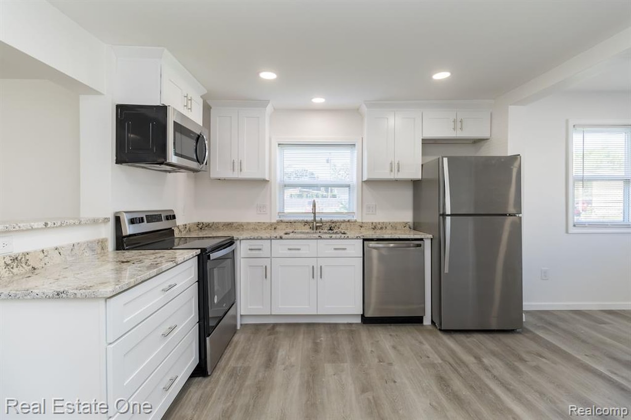 3420 Fairmont Rd in Royal Oak, MI Photo 6