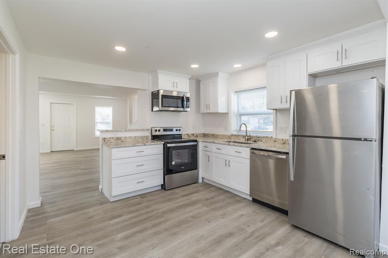 3420 Fairmont Rd in Royal Oak, MI Photo 7