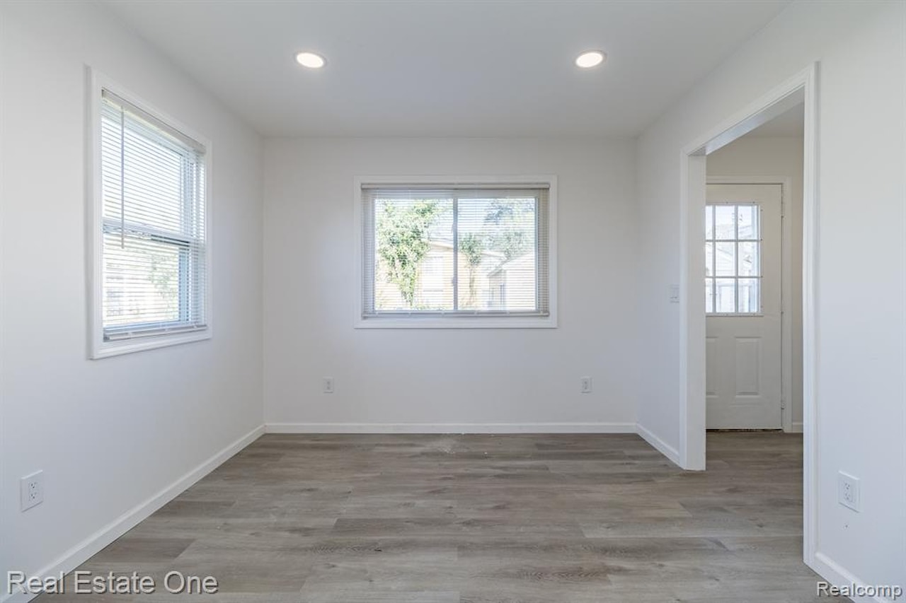 3420 Fairmont Rd in Royal Oak, MI Photo 9