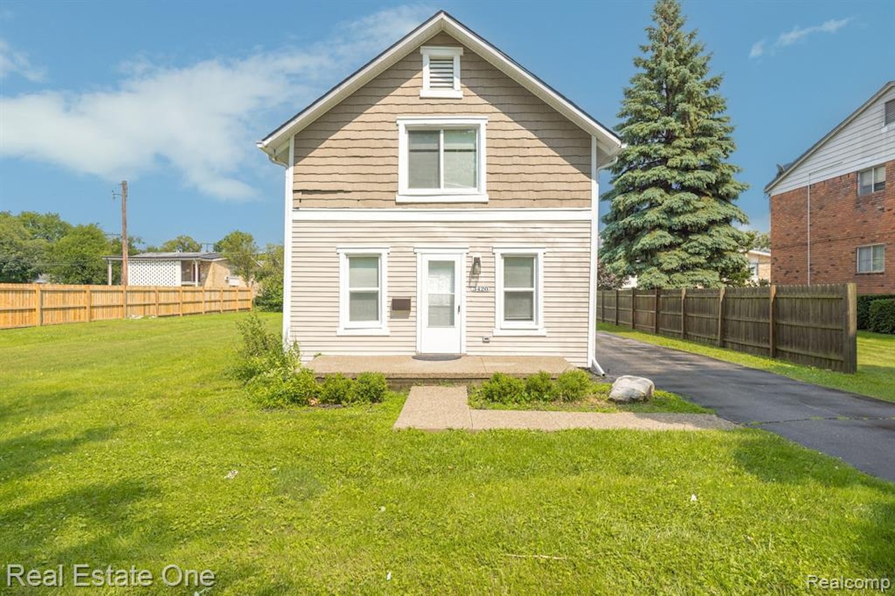 3420 Fairmont Rd in Royal Oak, MI Photo 2