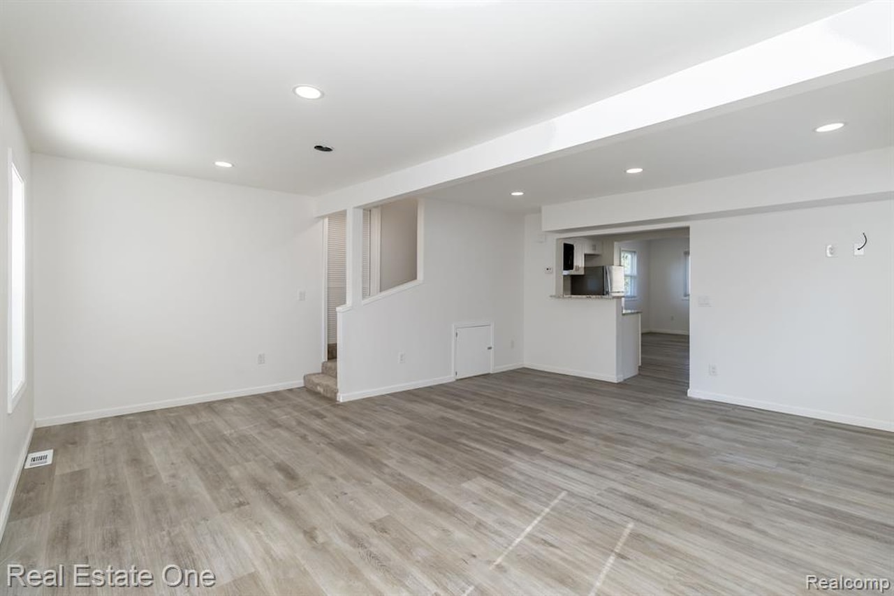 3420 Fairmont Rd in Royal Oak, MI Photo 10
